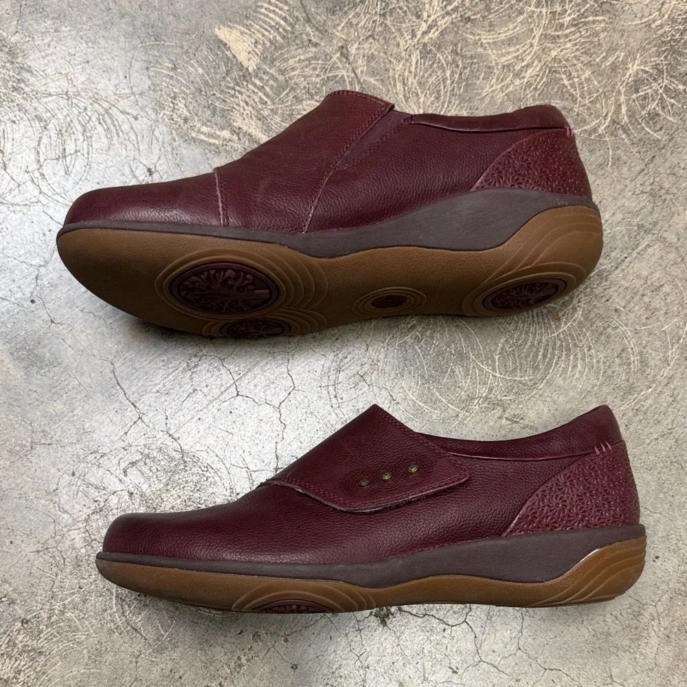 Hush Puppies Burgundy Flats - Picture 3 of 8